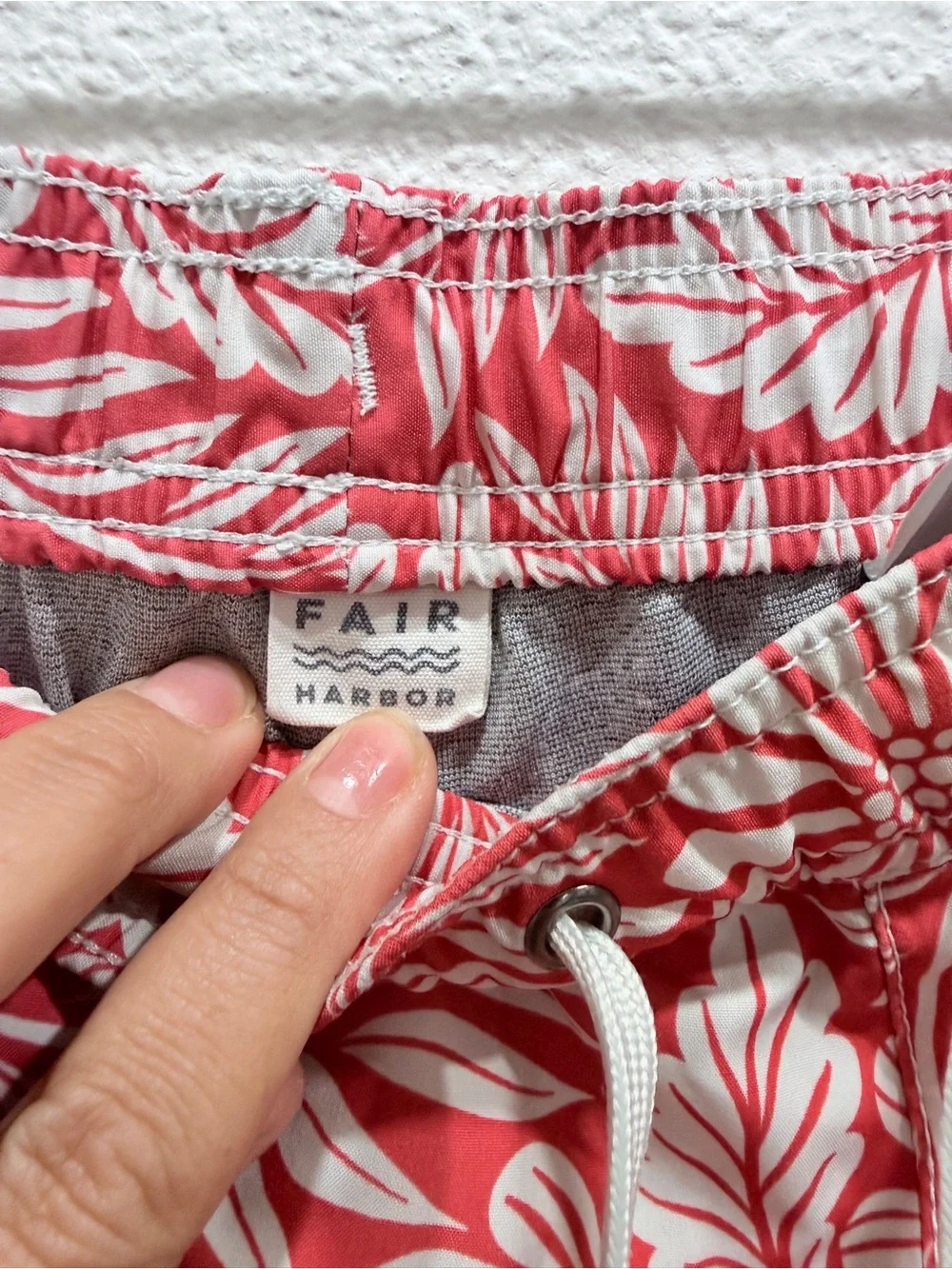 Fair Harbor Men's red  Floral Drawstring Shorts size large